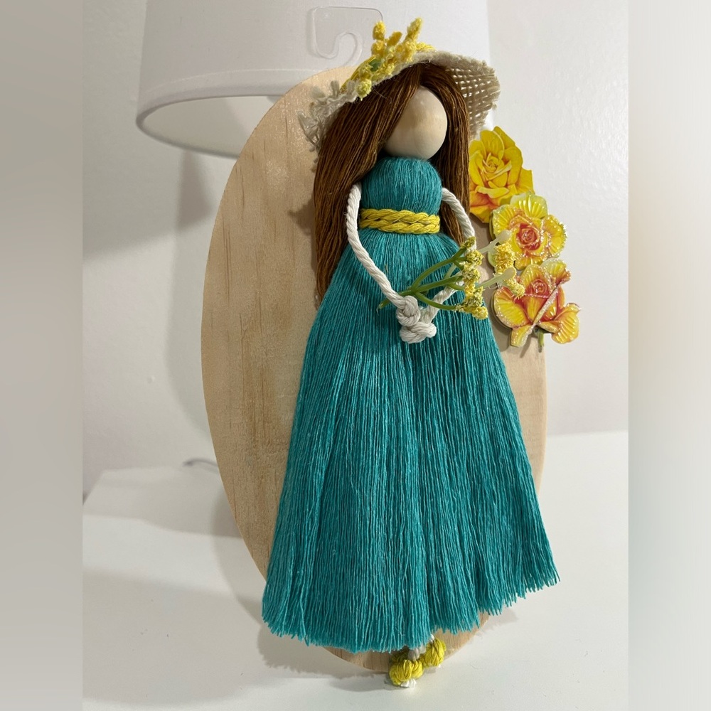 Handmade macrame doll frame - Picture 4 of 6